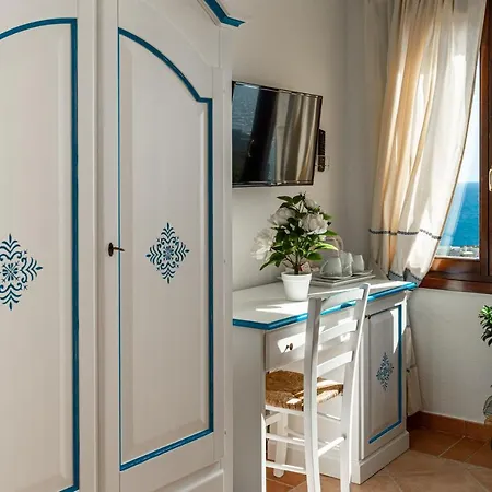 Trinita Dei Corsari Hotel 3*